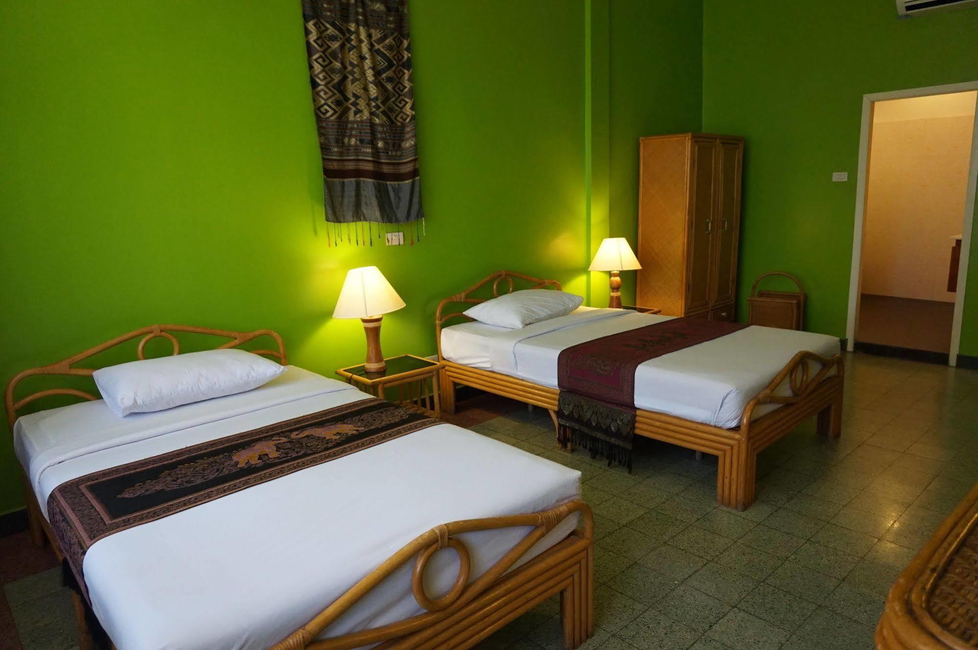 Day Inn Hotel Ban Nongdouang Buitenkant foto